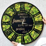 Ceas rotund cu licheni  "Timpul petrecut în familie..." - imagine 2