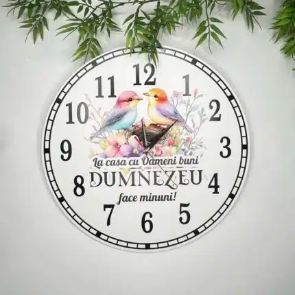 Ceas cu tipar "La casă cu oameni buni, Dumnezeu face minuni"