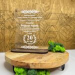 Trofeu din sticla organica cu baza din  placaj de 6 mm